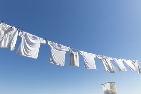 白い洗濯物の画像