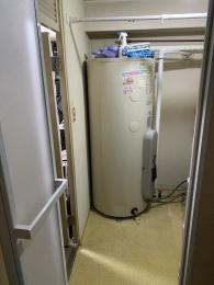 電気温水器 EM-3713S 施工前