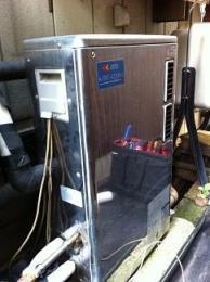 石油給湯器・灯油ボイラー OTQ-3701YS 施工前