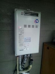 給湯器 RUJ-V2401W(A)(リモコンセット) 施工前