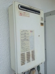 給湯器 RUX-A2010W-E 施工前