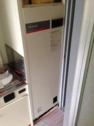 電気温水器 EM-2024K-R 施工前