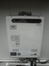 給湯器 RUF-E1611AW 施工前