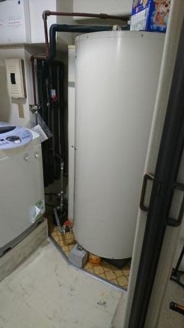 電気温水器 SRT-376EU 施工前