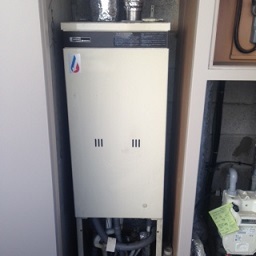 給湯器 RUFH-V1613SAFF(B) 施工前