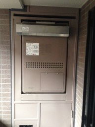 給湯器 RUFH-V2403AA2-3(B) 施工前