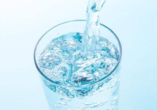 アルカリイオン水と水素水の違いは 効果効能や危険性を比較 工事屋さん Com